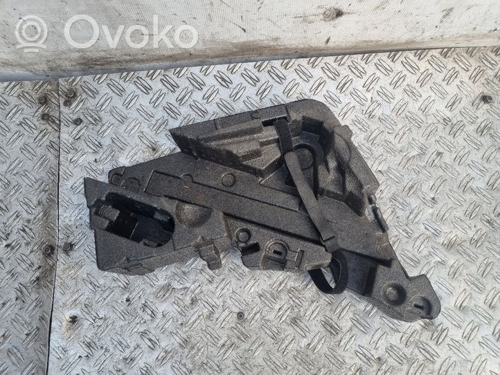 Volkswagen Touareg I Boîte à outils 7L0012112