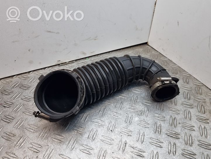 Audi A4 S4 B8 8K Turboahtimen ilmanoton letku 03G129629