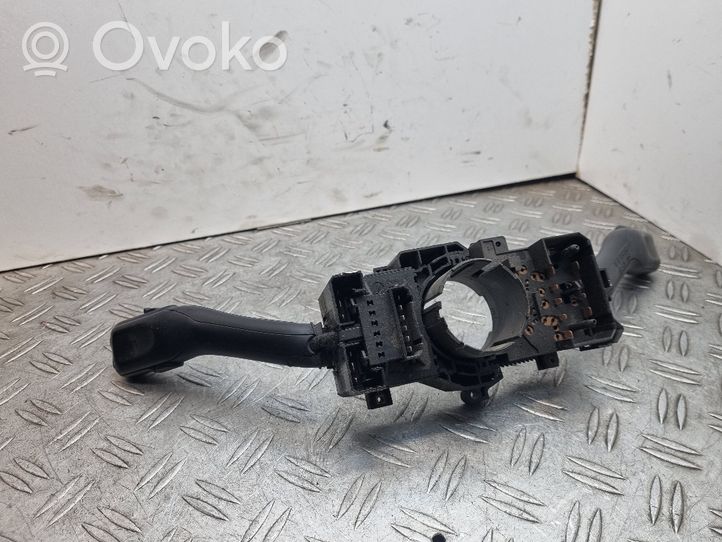 Audi TT Mk1 Pyyhkimen/suuntavilkun vipukytkin 4B0953503G