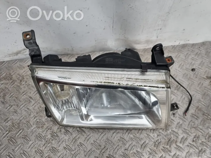 Toyota Land Cruiser (J100) Lampa przednia 6067