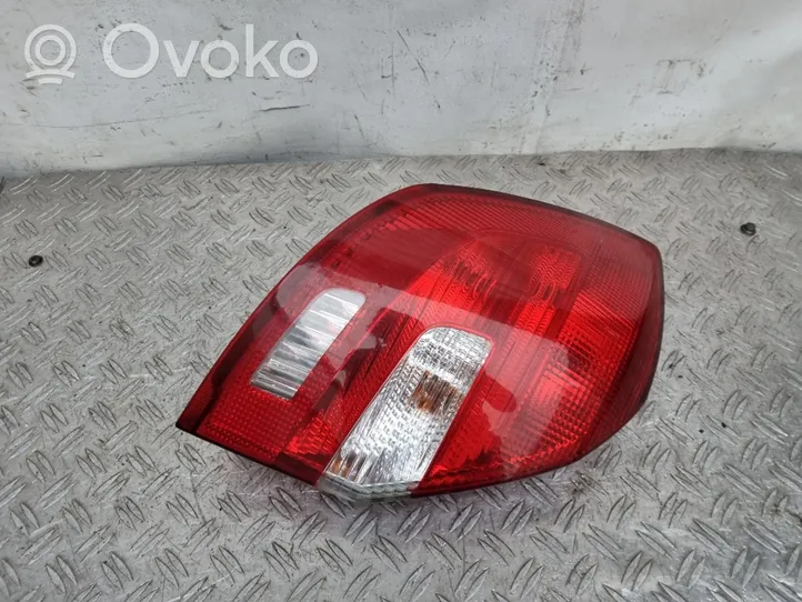 Skoda Fabia Mk2 (5J) Lampa tylna 5J6945095