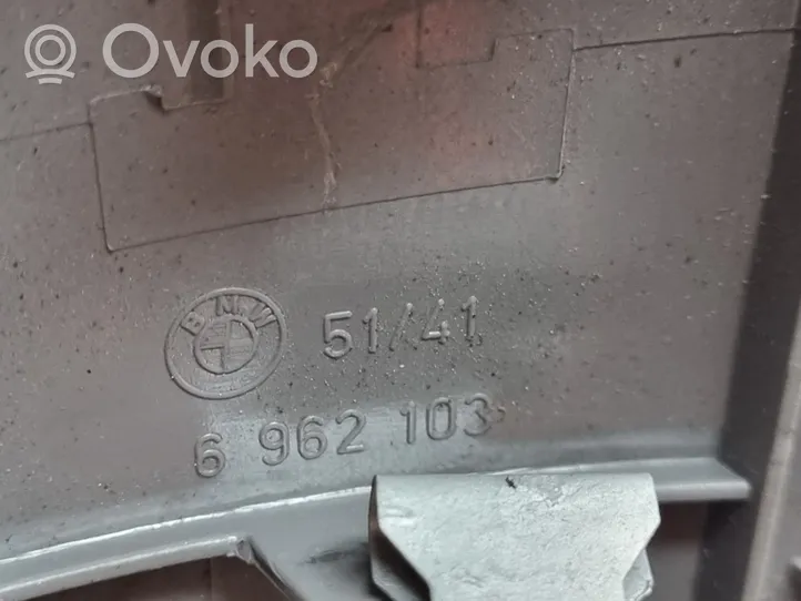 BMW 1 E81 E87 Obudowa klamki wewnętrznej drzwi przednich 6962103