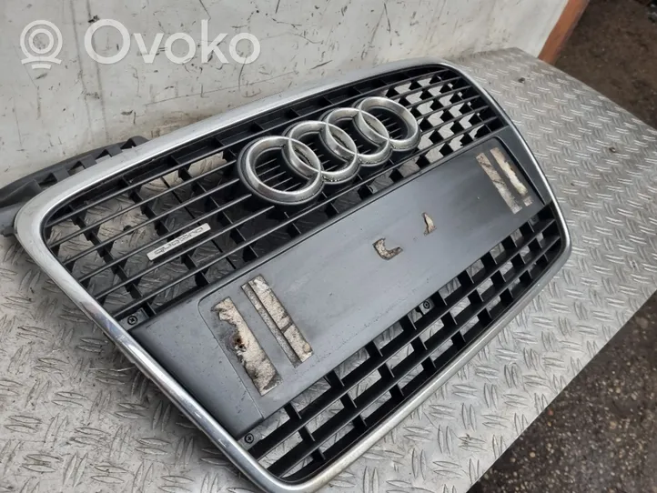 Audi A4 S4 B7 8E 8H Front bumper upper radiator grill 8E0853651J