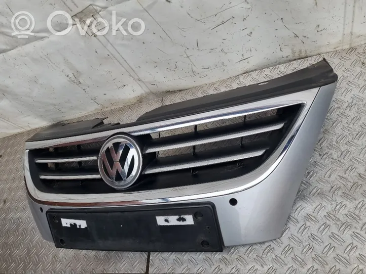 Volkswagen PASSAT CC Grille calandre supérieure de pare-chocs avant 3C8853651