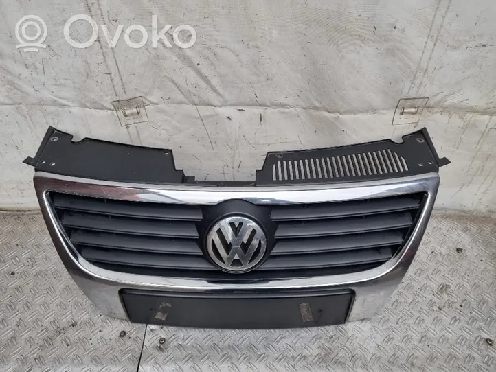 Volkswagen PASSAT B6 Griglia superiore del radiatore paraurti anteriore 3C0853651B