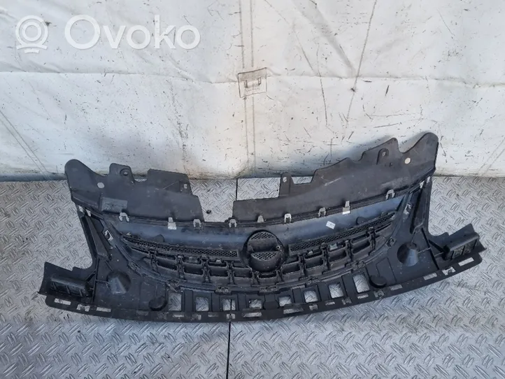 Opel Corsa D Front bumper upper radiator grill 13286000