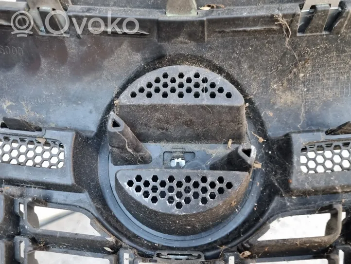 Opel Corsa D Grille calandre supérieure de pare-chocs avant 13286000