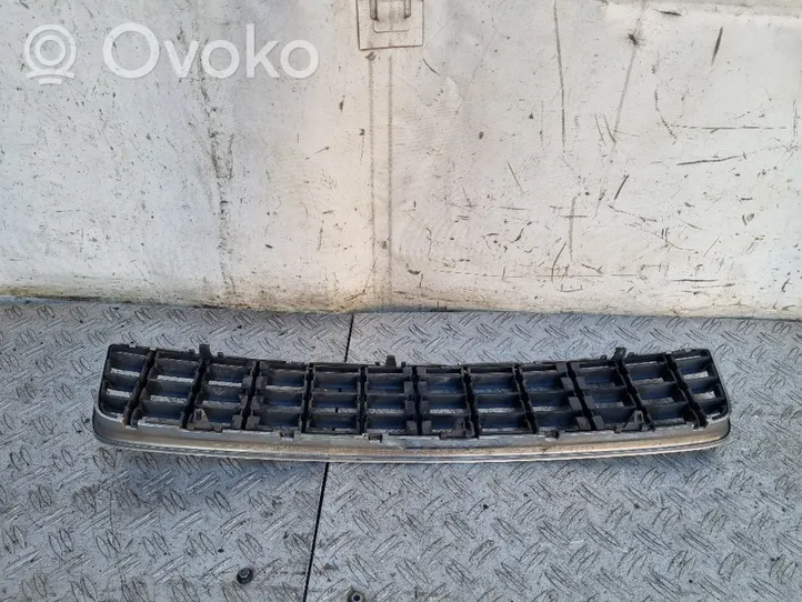 Audi A4 S4 B6 8E 8H Grille inférieure de pare-chocs avant 8H0807647