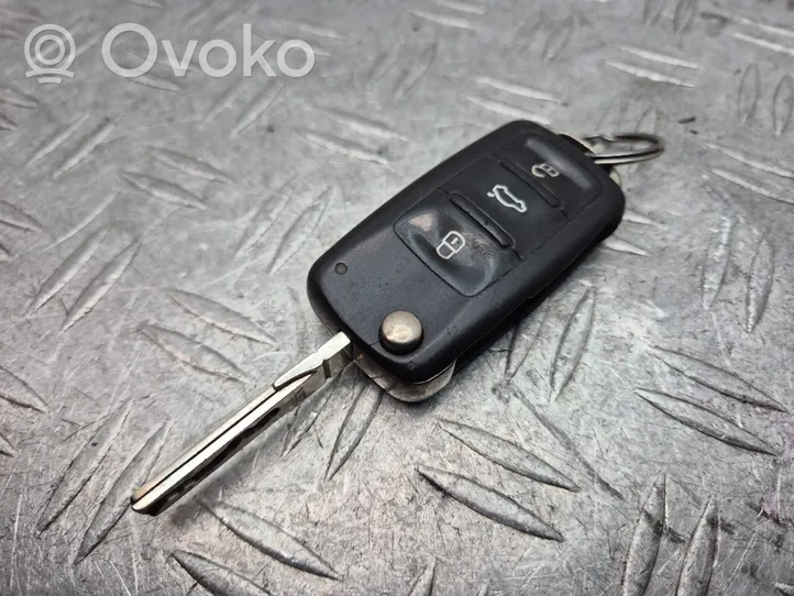 Skoda Octavia Mk2 (1Z) Ключ / карточка зажигания 3T0837202H