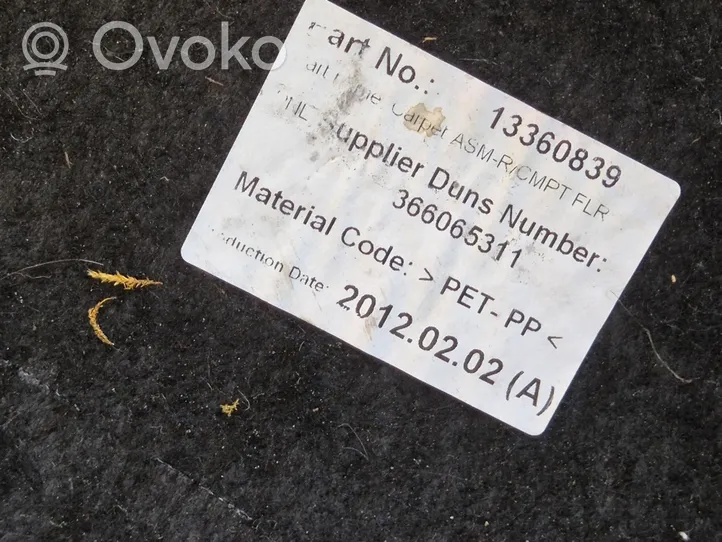 Opel Astra J Doublure de coffre arrière, tapis de sol 13360839