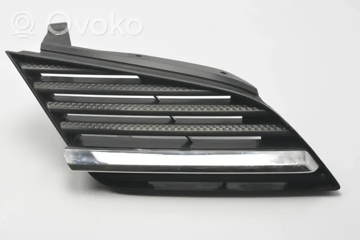 Nissan Primera Grille calandre de capot 32320AU300