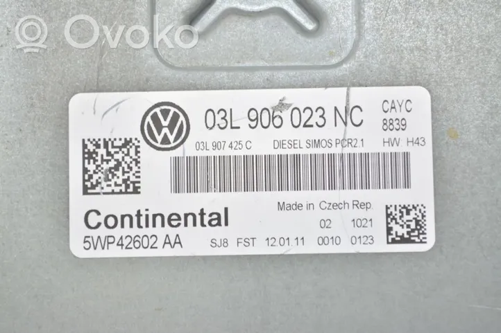 Volkswagen Touran II Calculateur moteur ECU 03L906023NC