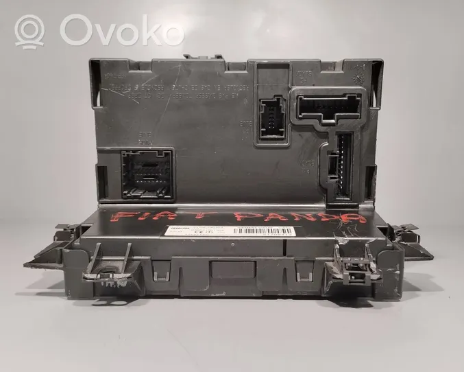 Fiat Panda III Module de fusibles 030521001426