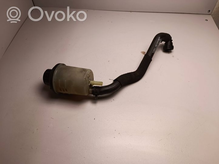 Volvo V70 Zbiornik płynu wspomagania układu kierowniczego 31302576