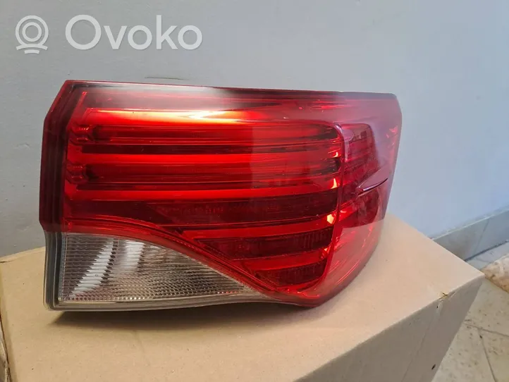 Toyota Avensis T270 Lampa tylna JL900338977679