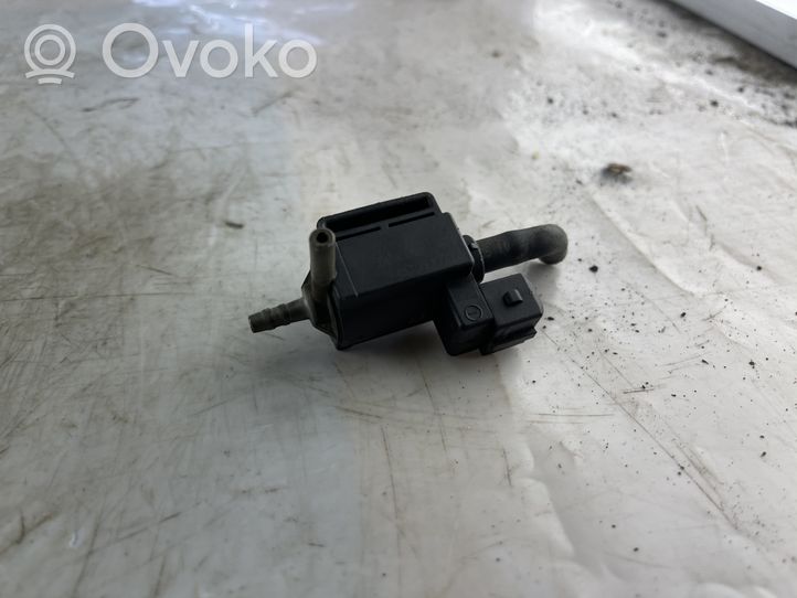 Jaguar XJ X351 Vacuum valve 