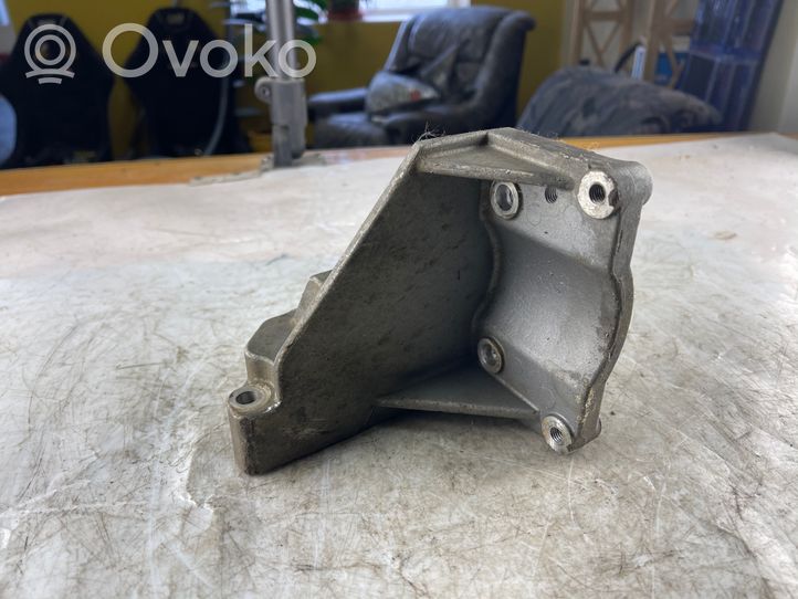 Ford Fusion Supporto di montaggio della pompa del servosterzo 2S6E3K738AA