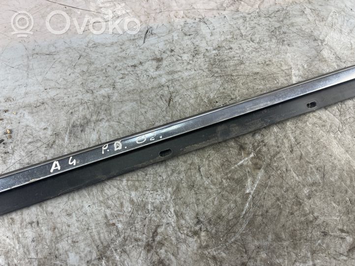 Audi A4 S4 B6 8E 8H Joint d'étanchéité de vitre avant 8E0853284