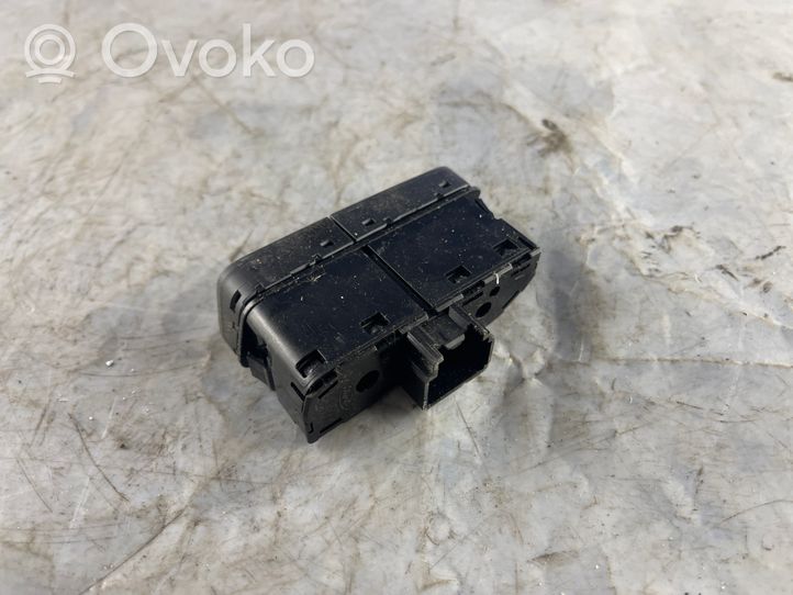 Ford Focus Bouton de dégivrage pare-brise AM5T18C621