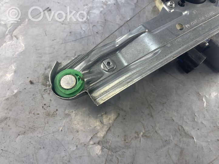 Ford Focus Elektryczny podnośnik szyby drzwi tylnych 924132103