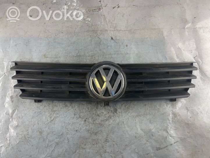 Volkswagen Polo IV 9N3 Grille calandre supérieure de pare-chocs avant 6N0853651
