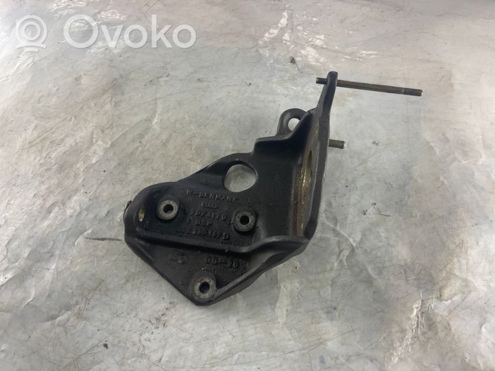 Audi A6 S6 C5 4B Support pompe injection à carburant 046130147D