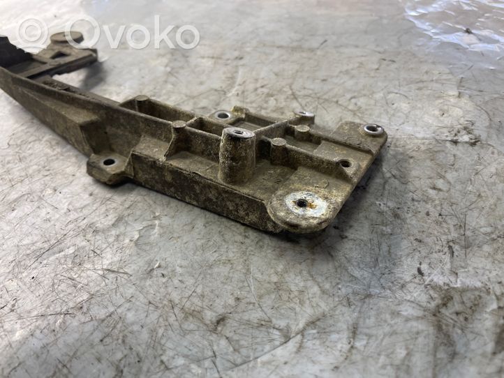 Jeep Patriot EGR-venttiilin/lauhduttimen kiinnike 03G131159