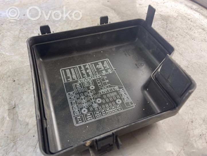 Hyundai Santa Fe Fuse box cover 