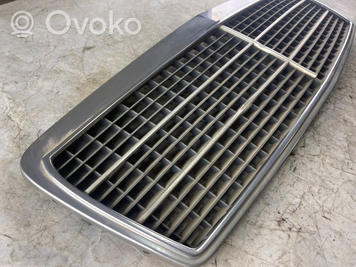 Mercedes-Benz E W210 Grille de calandre avant 2108880023