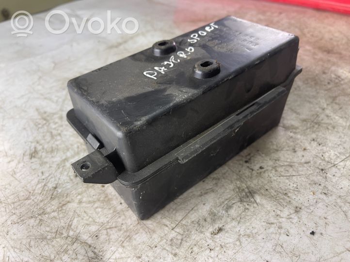 Mitsubishi Pajero Sport I Consolle centrale del vano portaoggetti Mr471858