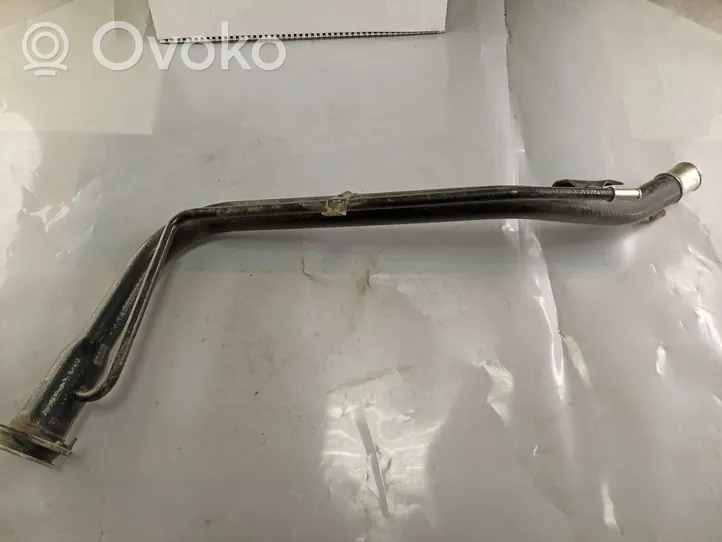 Suzuki Grand Vitara II Tubo e bocchettone per riempimento serbatoio del carburante 19515