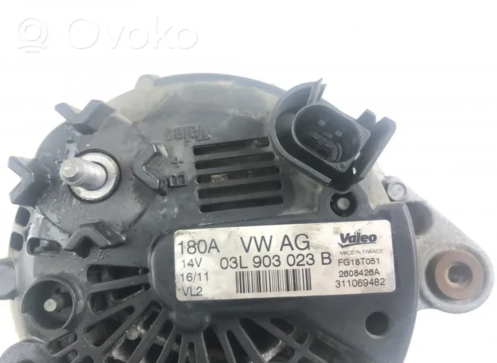 Volkswagen PASSAT B7 Alternator 0121715071