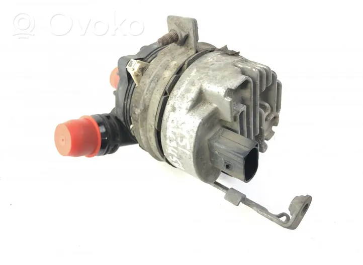 Mercedes-Benz C W205 Bomba de agua A0005002586