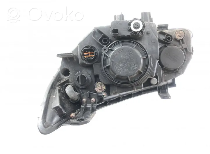 KIA Sorento Lampa przednia 921022P560