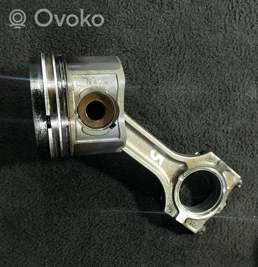 BMW 5 E39 Piston with connecting rod 