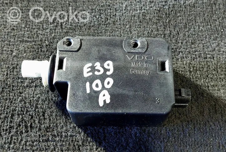 BMW 5 E39 Serratura del tappo del serbatoio del carburante E000