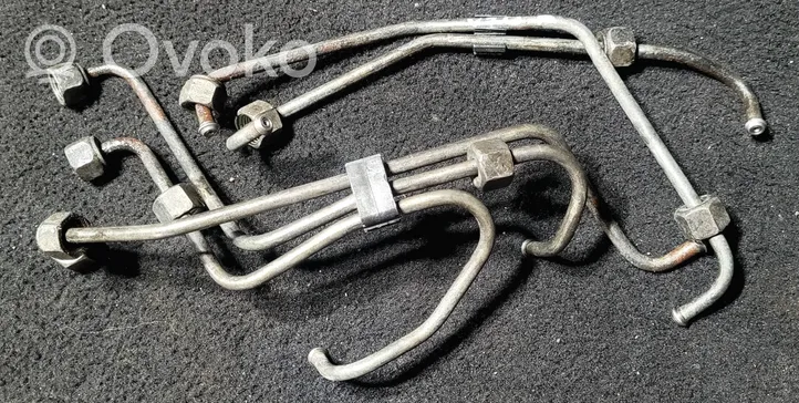 Volvo V70 Fuel injector supply line/pipe 