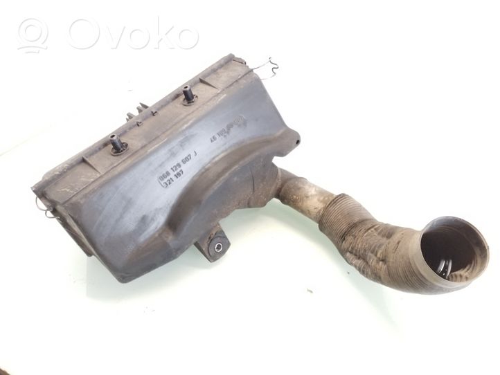 Audi 80 90 B2 Caja del filtro de aire 068129607J