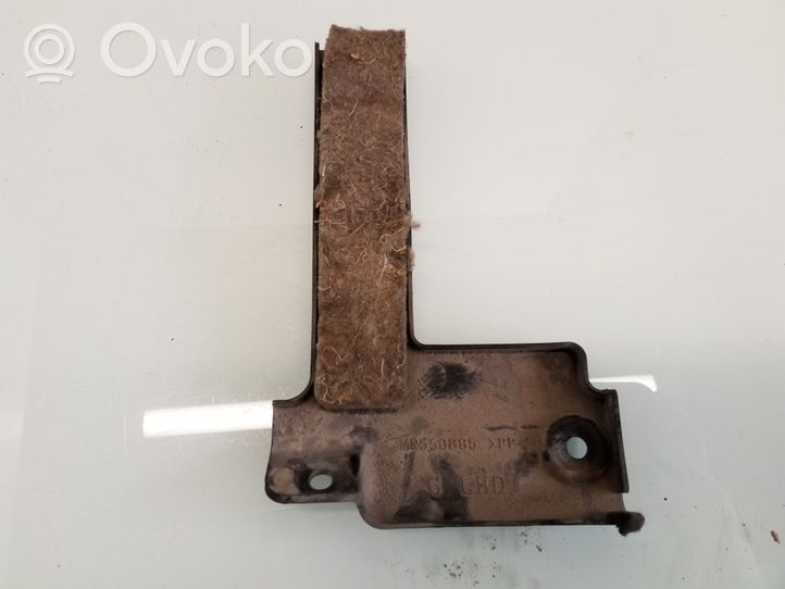 Mitsubishi Pajero Altra parte interiore MR550885