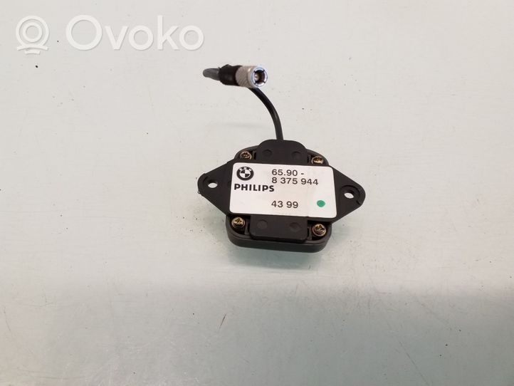 BMW 5 E39 GPS-pystyantenni 8375944