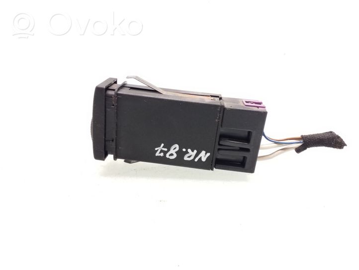 Audi A4 S4 B5 8D Logu elektriskās apsildes slēdzis 4D0941503B