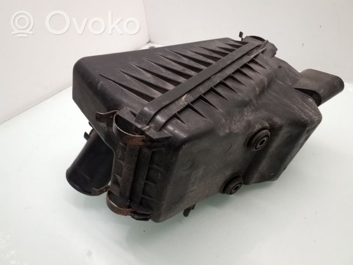 Toyota Avensis T220 Oro filtro dėžė 1140406816