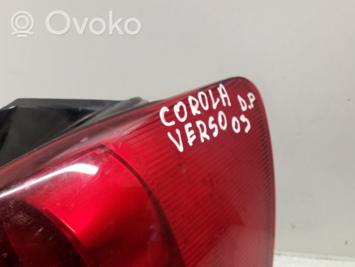 Toyota Corolla Verso E121 Lampa tylna 1827