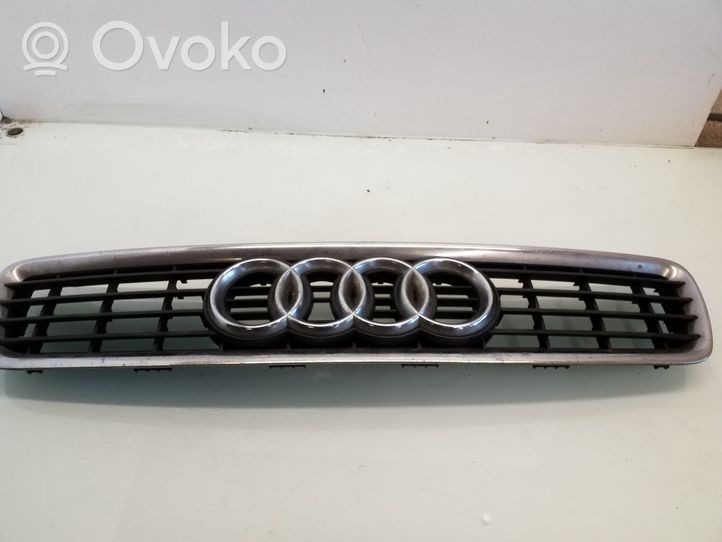 Audi A4 S4 B5 8D Maskownica / Grill / Atrapa górna chłodnicy 8D0853651R