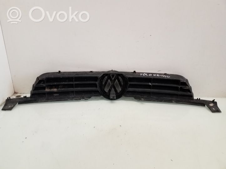 Volkswagen Polo Grille calandre supérieure de pare-chocs avant 6X0853653A