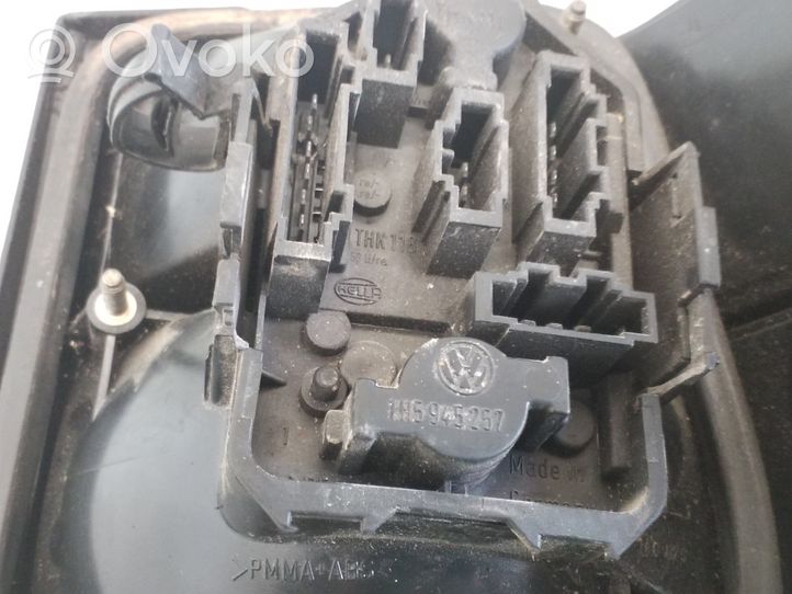 Volkswagen Vento Aizmugurējā luktura detaļa 1H5945257