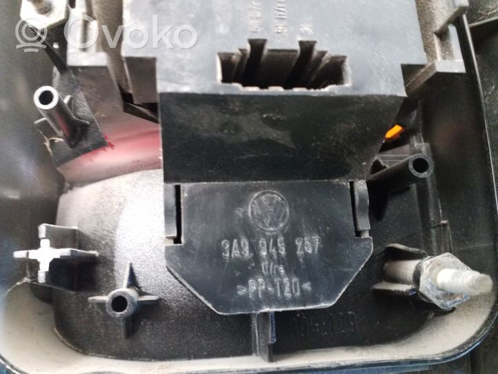 Volkswagen PASSAT B4 Galinio žibinto detalė 3A9945257