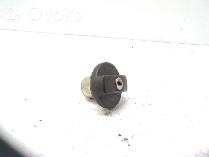 Audi 80 90 B2 Fuel tank filler cap 811201553E