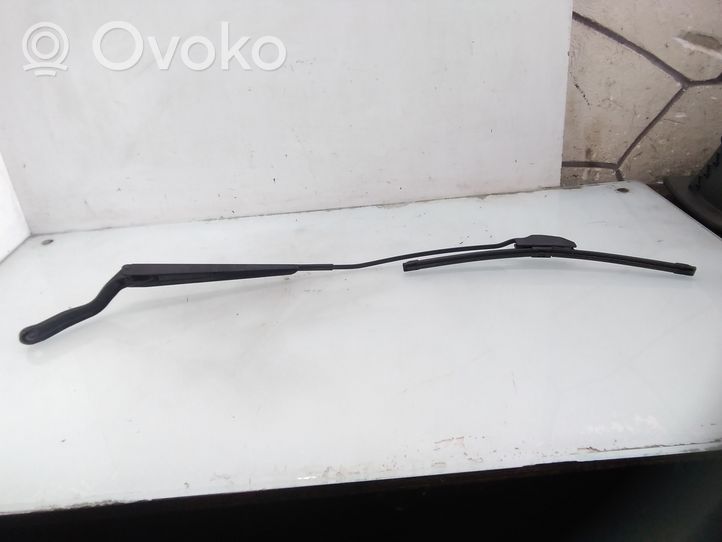 Ford Fiesta Windshield/front glass wiper blade 2S6117526