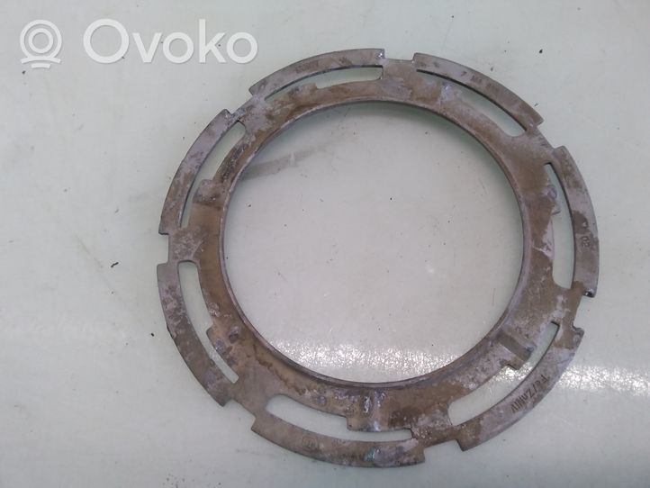 BMW 5 F10 F11 Anello/dado di bloccaggio della vite della pompa del carburante nel serbatoio 7188565